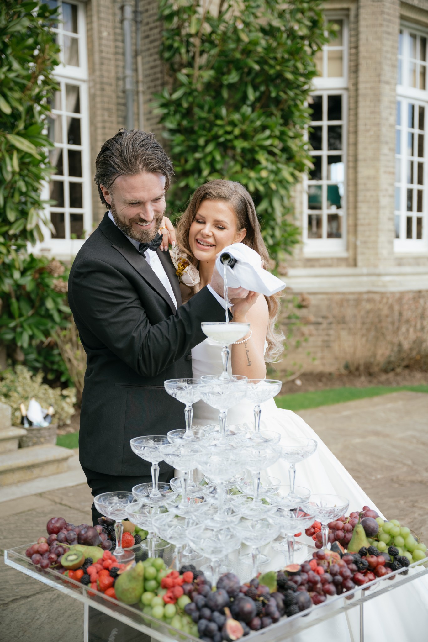 The Champagne Pour 1