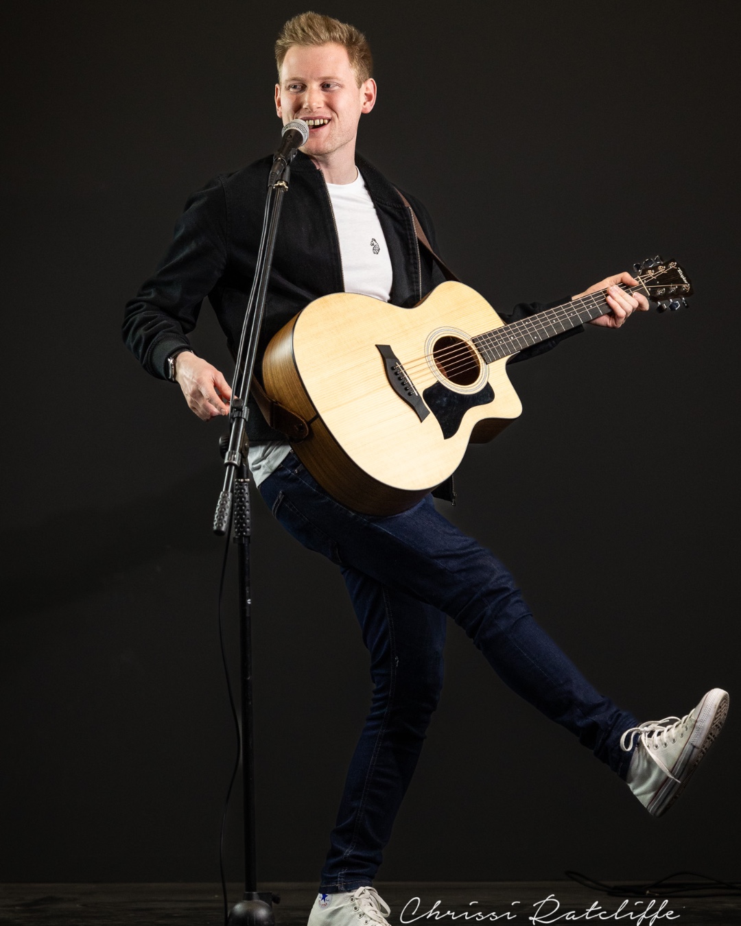 Jamie Felton Singer & (Fingerstyle) Guitarist gallery