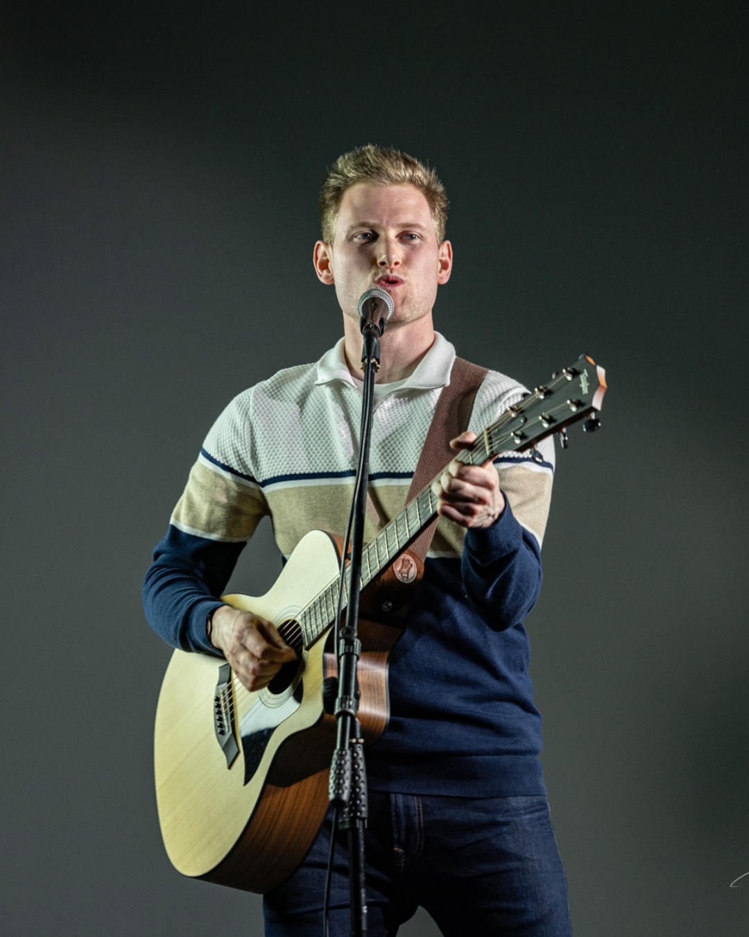 Jamie Felton Singer & (Fingerstyle) Guitarist gallery